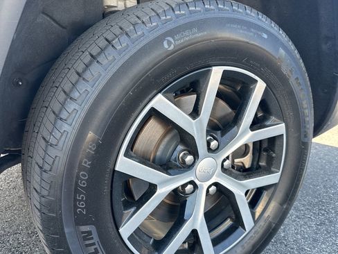 Used 2024 Jeep Grand Cherokee L Limited AWD/4WD image 6