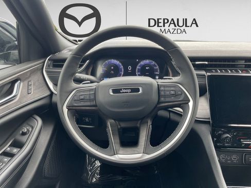 Used 2025 Jeep Grand Cherokee Limited AWD/4WD image 12