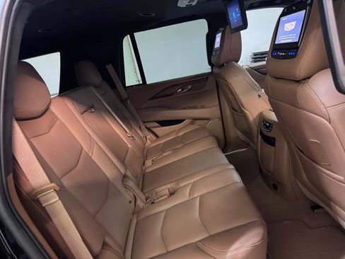 Used 2017 Cadillac Escalade Platinum AWD/4WD image 19
