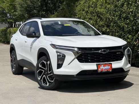 New 2026 Chevrolet Trax RS w/ Sunroof Package FWD image 2