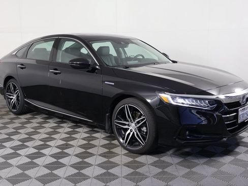 Used 2022 Honda Accord Touring image 2