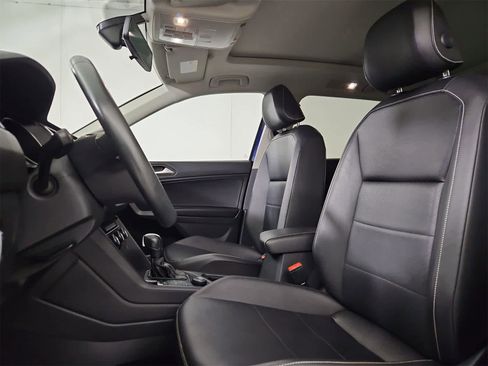 Used 2021 Volkswagen Tiguan SE image 16