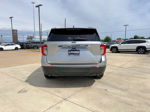 Used 2021 Ford Explorer XLT RWD image 6