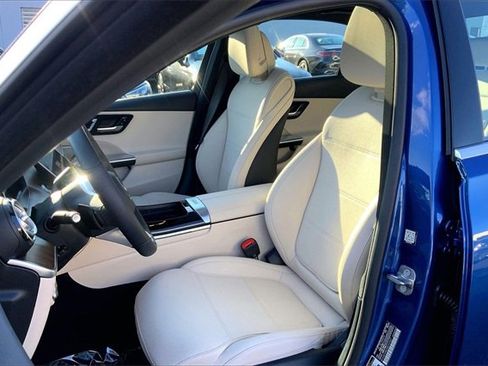 Used 2025 Mercedes-Benz C 300 4MATIC Sedan image 6