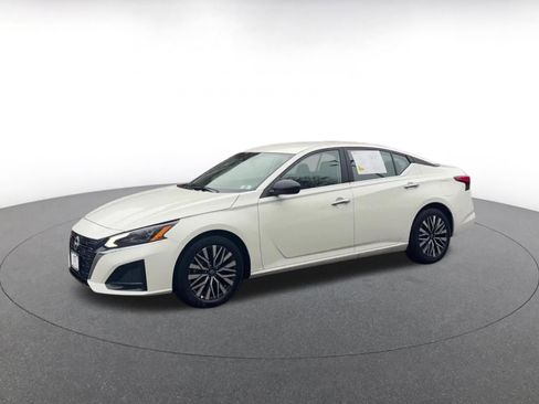 Used 2025 Nissan Altima 2.5 SV image 8