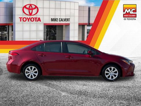 Used 2025 Toyota Corolla LE FWD image 6