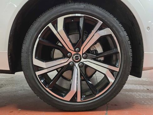 Used 2023 Volvo XC60 B5 Ultimate w/ Climate Package image 9