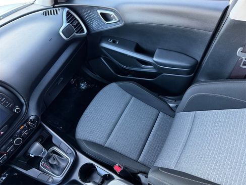 Used 2020 Kia Soul S image 16