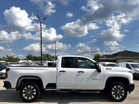 Used 2025 Chevrolet Silverado 2500 Custom w/ Custom Value Package image 5