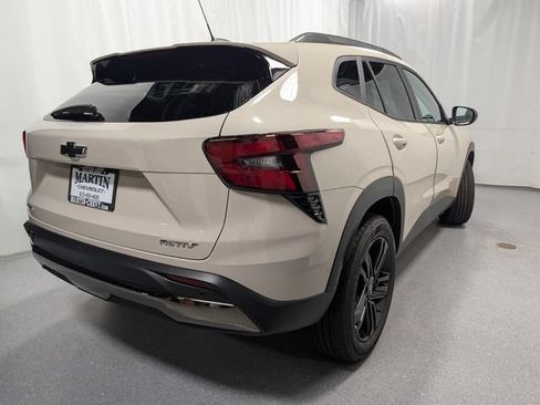 New 2026 Chevrolet Trax ACTIV w/ Sunroof Package FWD image 3