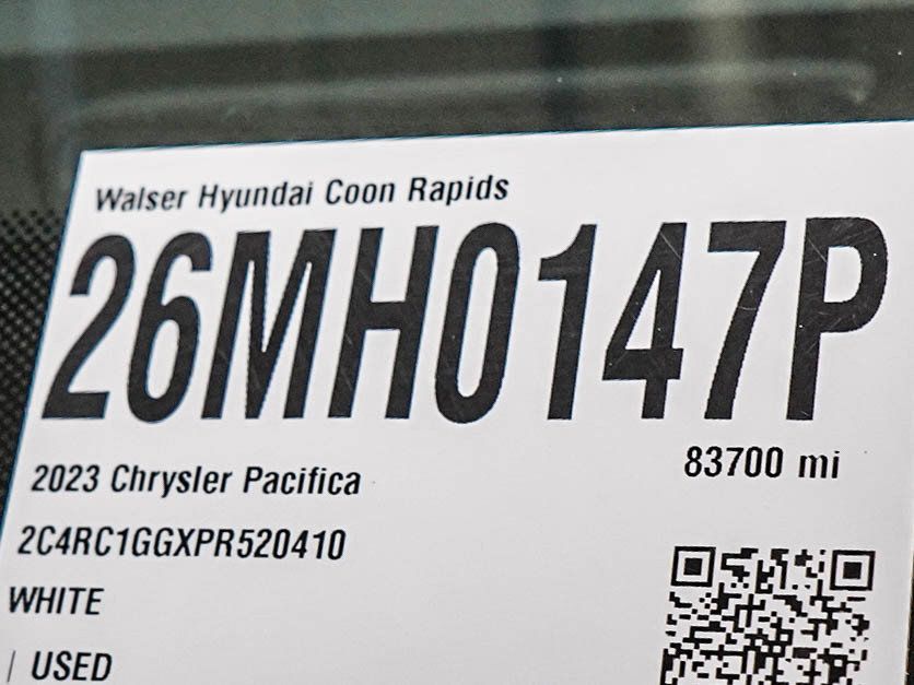Used 2023 Chrysler Pacifica Limited FWD image 32