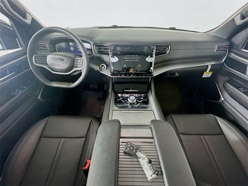 New 2025 Jeep Wagoneer L Series III image 9