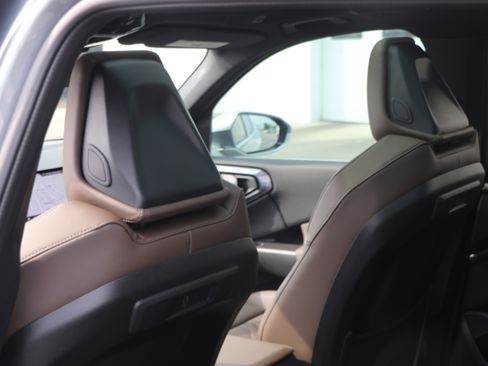 Used 2025 BMW X3 xDrive30i w/ Premium Package image 34