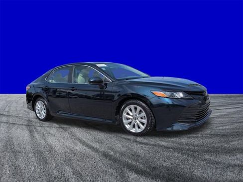 Used 2020 Toyota Camry LE FWD image 2
