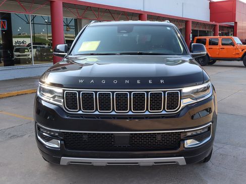 Used 2024 Jeep Wagoneer L Series II AWD/4WD image 3