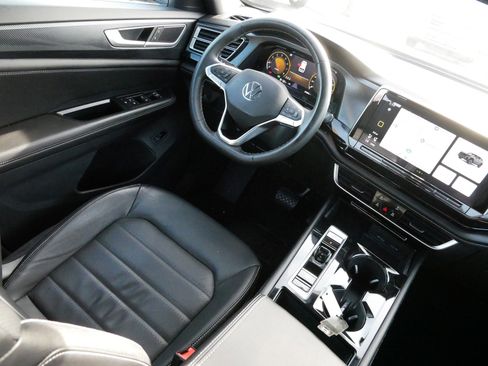 Certified 2024 Volkswagen Atlas Cross Sport SEL image 9