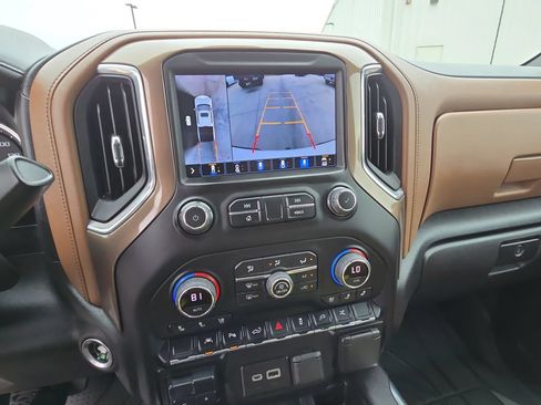 Used 2022 Chevrolet Silverado 1500 High Country w/ Technology Package AWD/4WD image 23