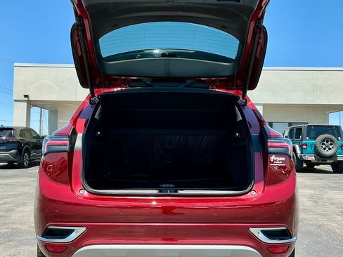 Used 2023 Buick Envision Avenir AWD/4WD image 17