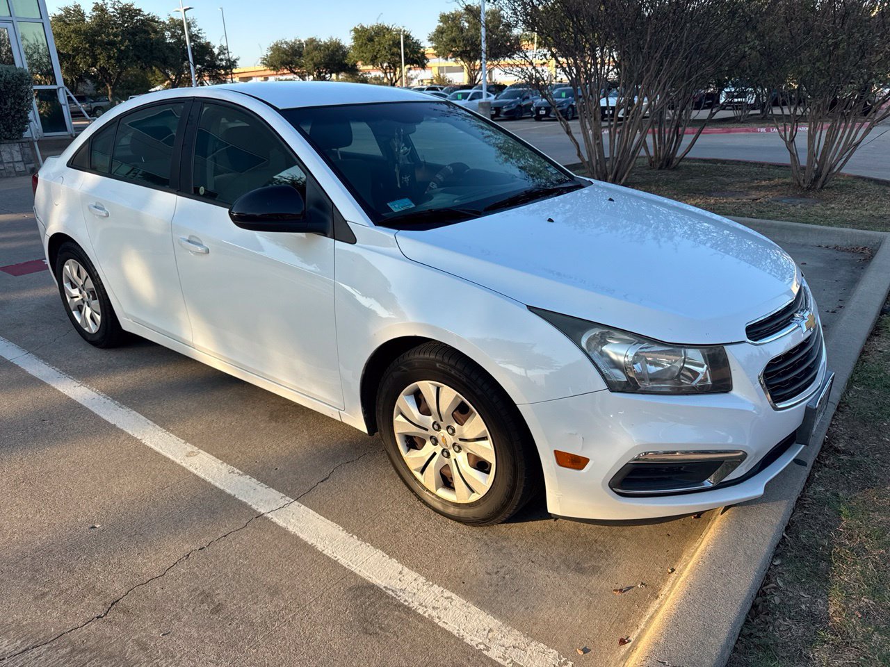 Used 2016 Chevrolet Cruze L FWD image 2