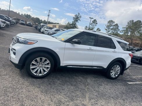 Used 2023 Ford Explorer Limited w/ Equipment Group 301A image 4