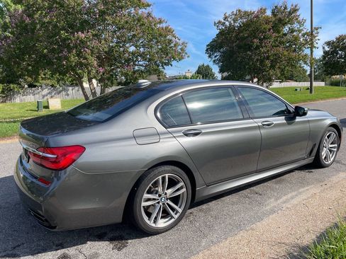 Used 2016 BMW 750i image 7