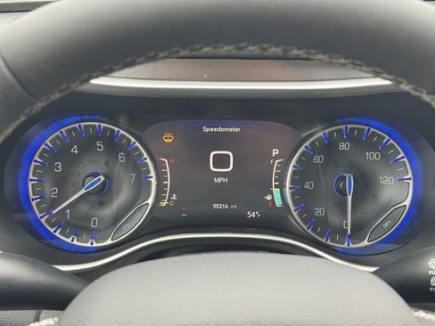 Used 2024 Chrysler Pacifica Touring-L FWD image 14