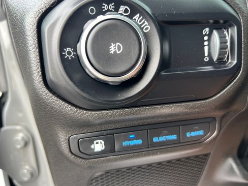 Used 2023 Jeep Wrangler Sahara w/ Cold Weather Group AWD/4WD image 17