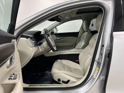 Used 2020 Volvo V90 T6 Cross Country AWD/4WD image 4