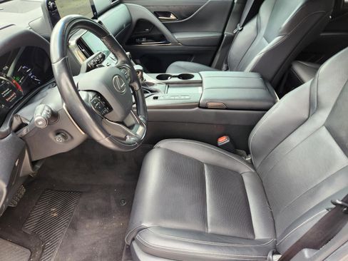 Used 2023 Lexus LX 600 4WD w/ Accessory Package (Z1) image 5