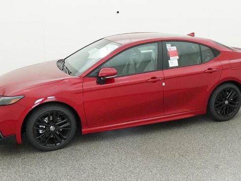 New 2026 Toyota Camry SE FWD image 2