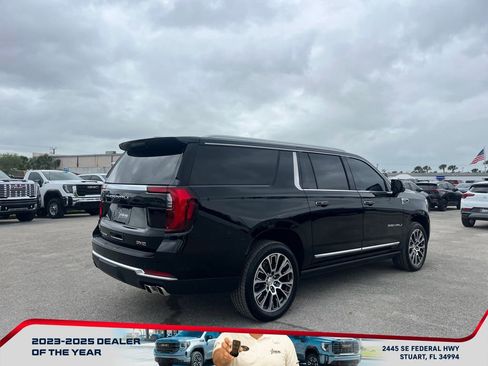 Used 2025 GMC Yukon XL Denali w/ Denali Reserve Package image 7