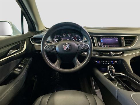 Used 2020 Buick Enclave Essence image 11