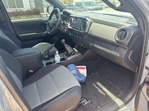 Used 2020 Toyota Tacoma TRD Sport w/ TRD Premium Sport Package AWD/4WD image 12