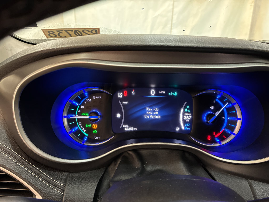Used 2024 Chrysler Pacifica Limited FWD image 17