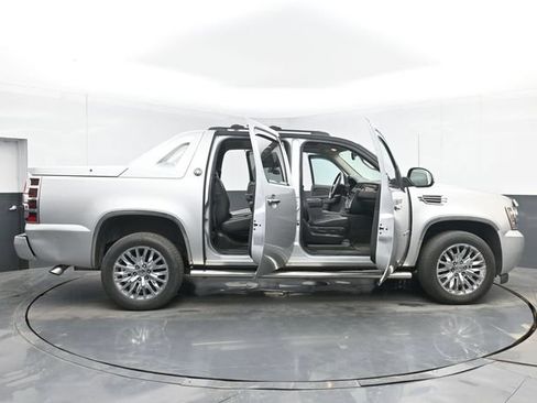 Used 2013 Chevrolet Avalanche LT AWD/4WD image 47
