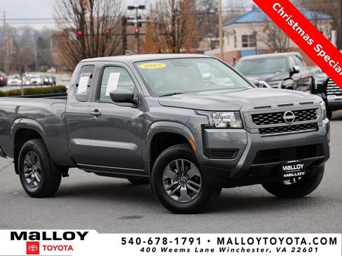 Used 2025 Nissan Frontier SV image 1