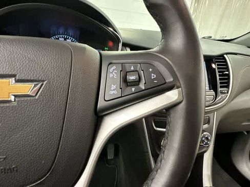 Used 2019 Chevrolet Trax LT w/ LT Convenience Package AWD/4WD image 9
