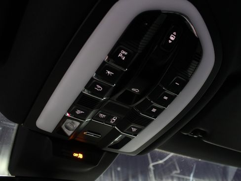 Used 2023 Porsche Macan GTS w/ Premium Package Plus image 27