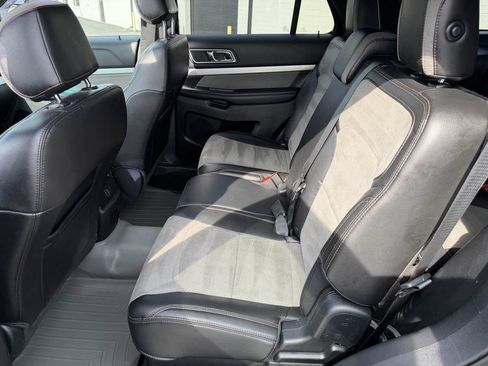 Used 2017 Ford Explorer XLT w/ Equipment Group 202A AWD/4WD image 13