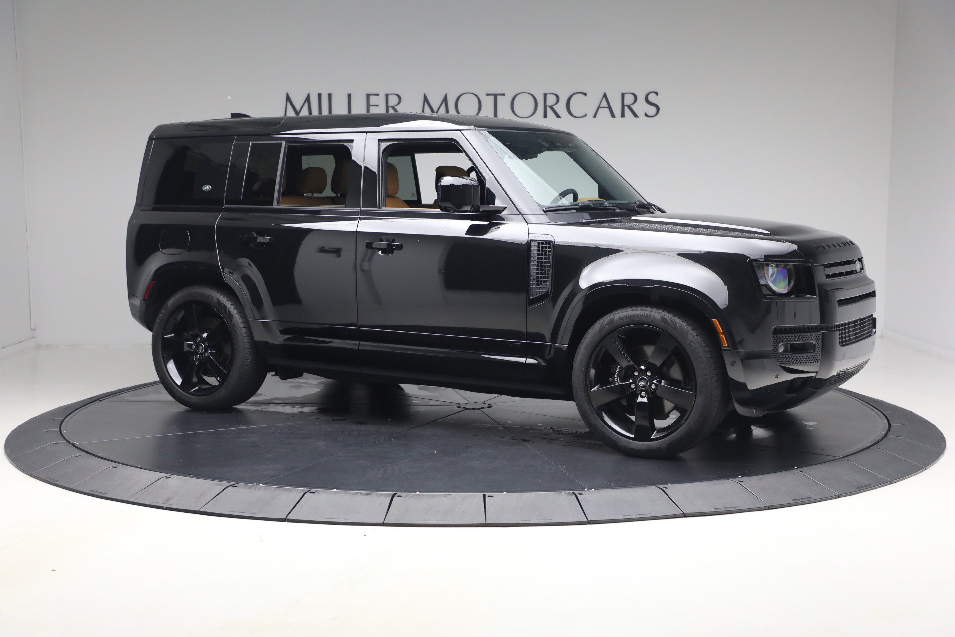 Used 2024 Land Rover Defender 110 V8 AWD/4WD image 10