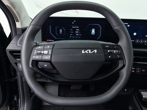 Used 2025 Kia EV6 Light w/ Light LR Technology Package RWD image 3
