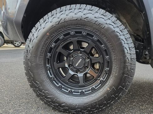Used 2018 Toyota 4Runner SR5 AWD/4WD image 35