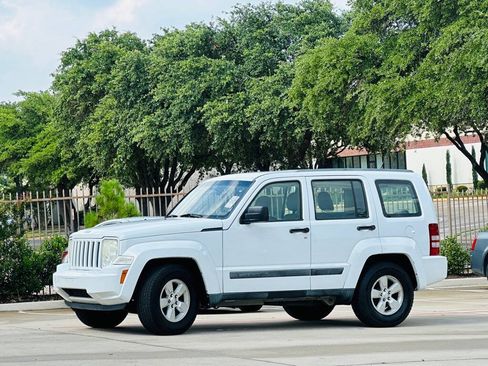 Used 2011 Jeep Liberty Sport RWD image 5