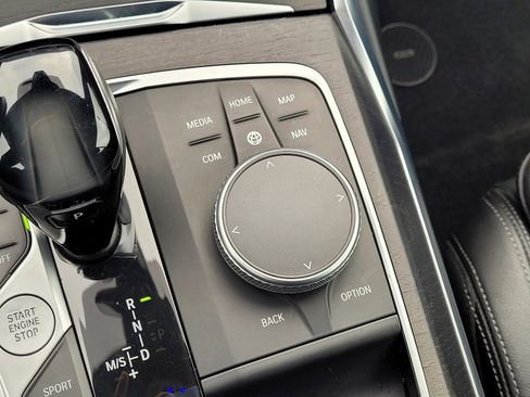 Used 2021 BMW 430i Convertible w/ Premium Package image 27