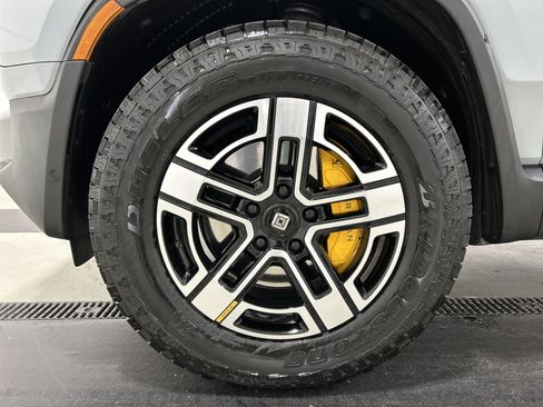 Used 2023 Rivian R1S Adventure AWD/4WD image 9