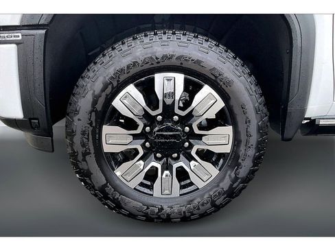 New 2025 GMC Sierra 3500 Denali w/ Denali Reserve Package image 13