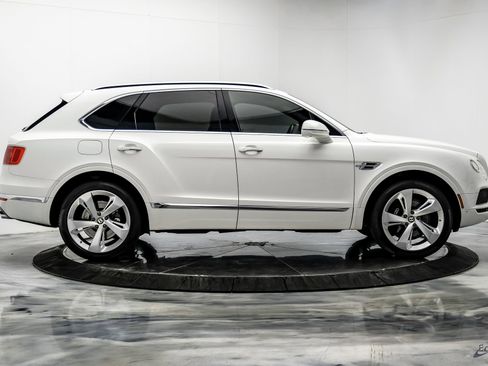 Used 2019 Bentley Bentayga image 19