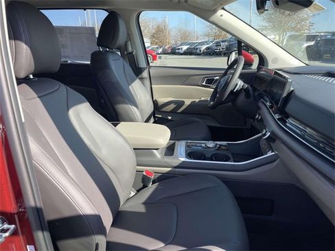 New 2026 Kia Carnival EX image 18