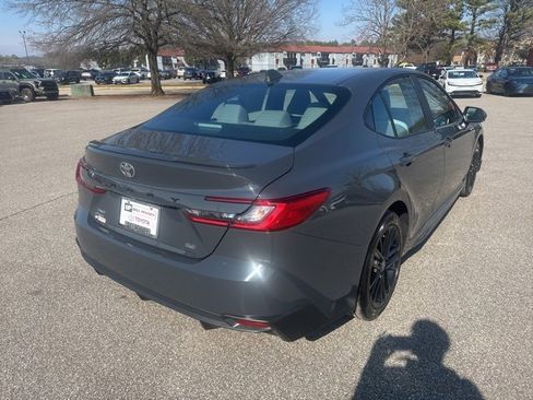 Used 2025 Toyota Camry SE image 5