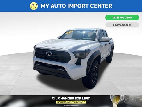 Used 2024 Toyota Tacoma TRD Off-Road AWD/4WD image 3